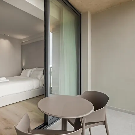 Warner Boutique Hotel-adults Only מלון לרנקה